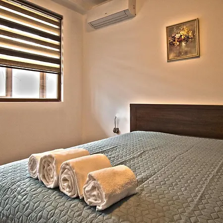 Travellino Serviced *